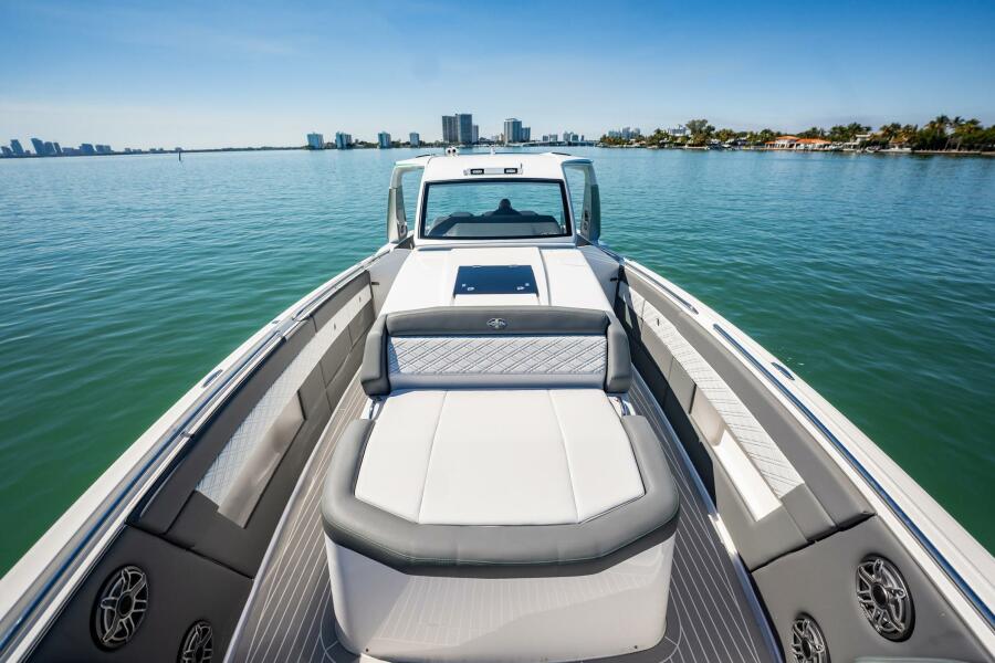 42' 2024 Cigarette 42 Auroris