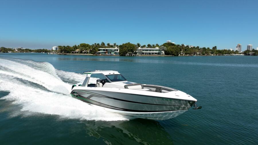 42' 2024 Cigarette 42 Auroris