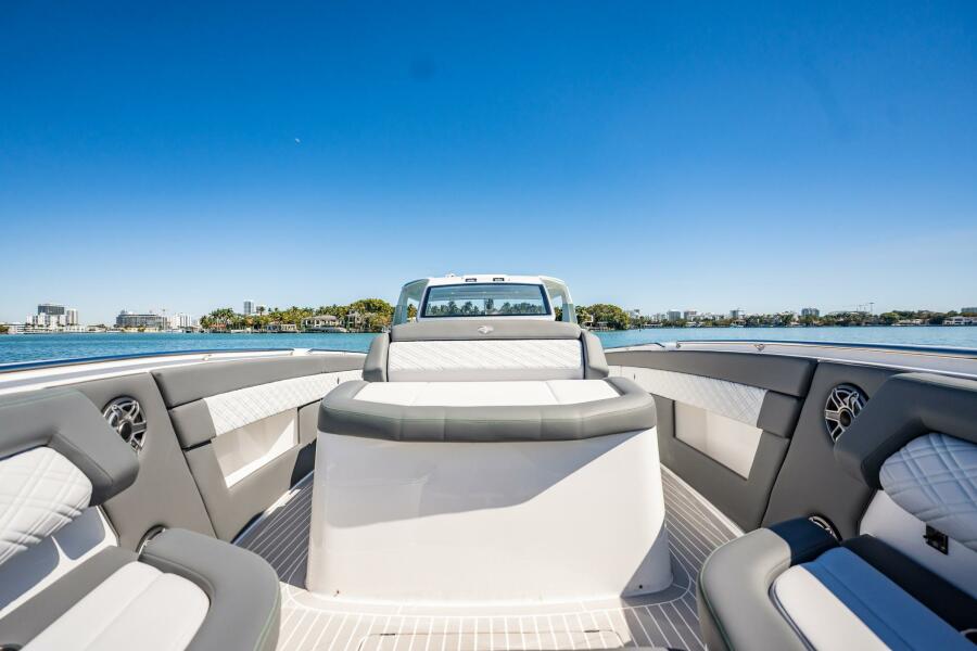 42' 2024 Cigarette 42 Auroris