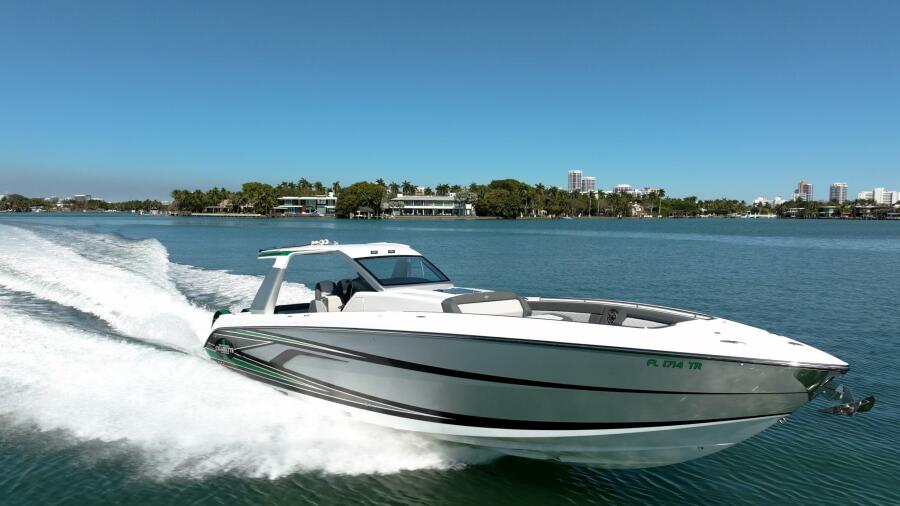 42' 2024 Cigarette 42 Auroris