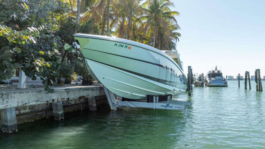 42' 2024 Cigarette 42 Auroris