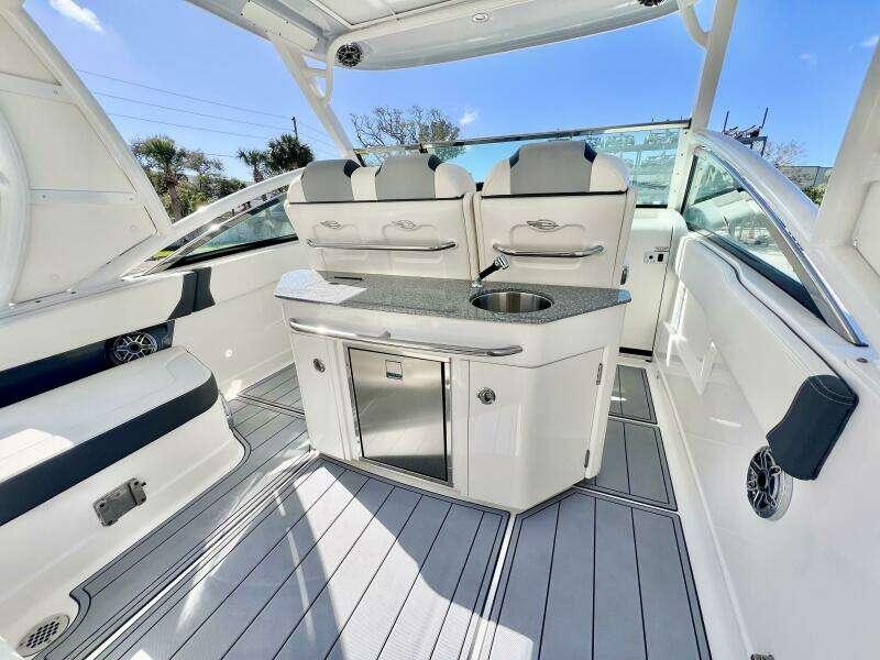 30ft Chaparral Yacht For Sale