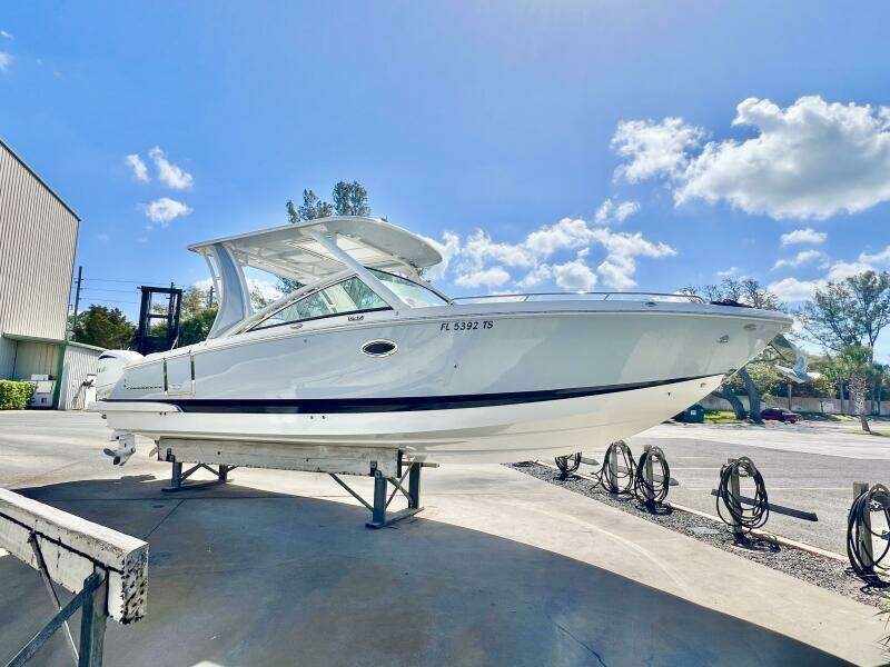 30ft Chaparral Yacht For Sale