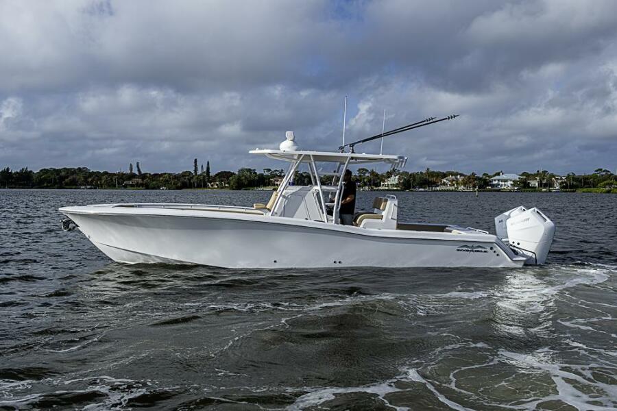 33' 2023 Invincible 33 Open Fisherman