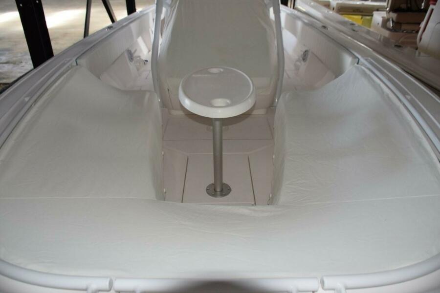 32' 2017 Intrepid 327 CC