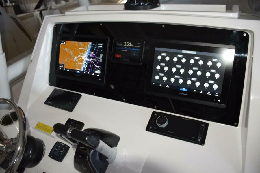 32' 2017 Intrepid 327 CC