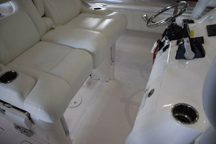 32' 2017 Intrepid 327 CC