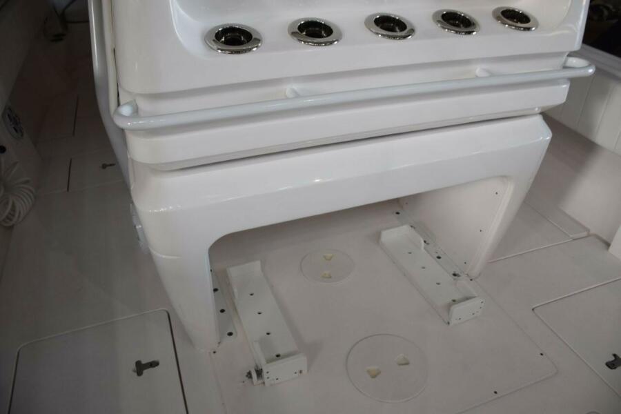 32' 2017 Intrepid 327 CC