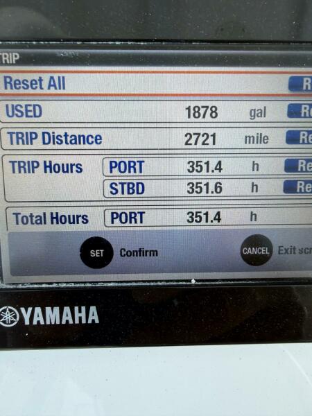 32' 2017 Intrepid 327 CC