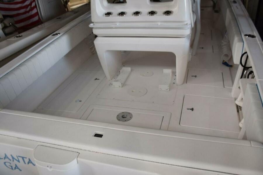 32' 2017 Intrepid 327 CC