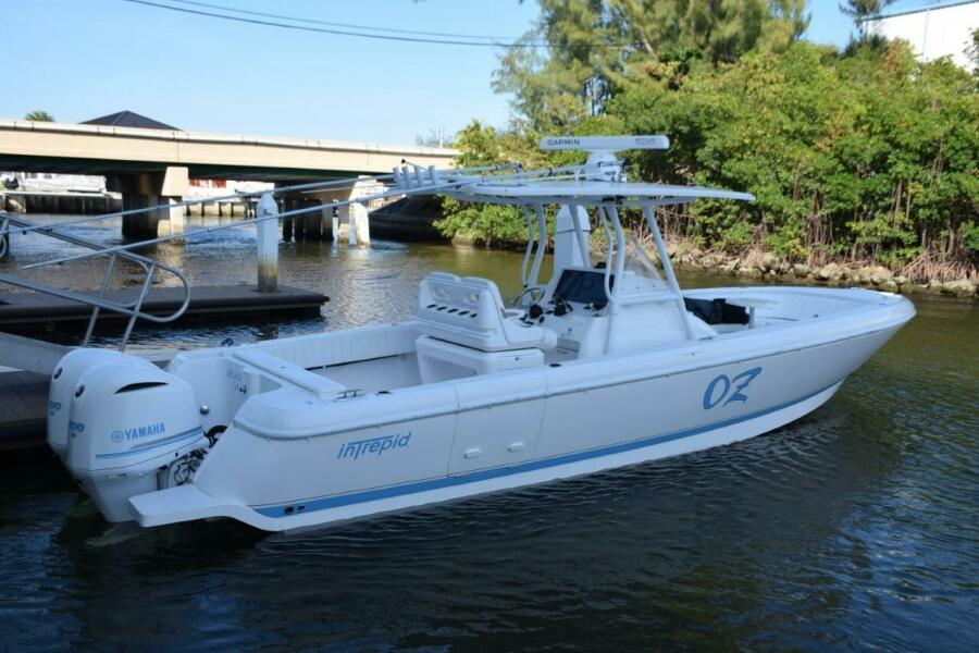 32' 2017 Intrepid 327 CC