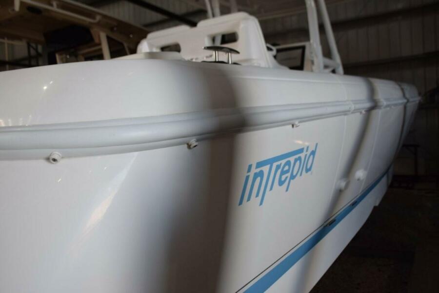 32' 2017 Intrepid 327 CC