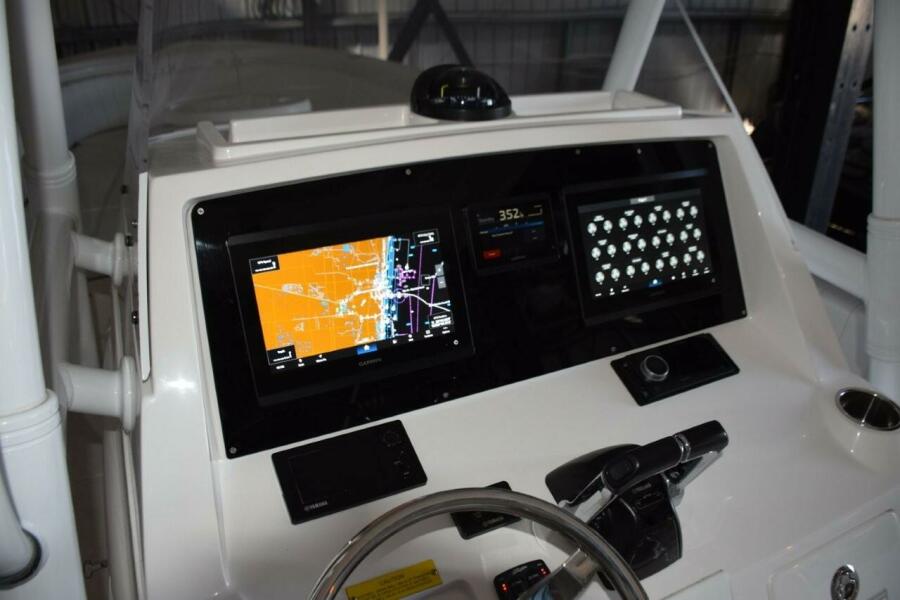 32' 2017 Intrepid 327 CC