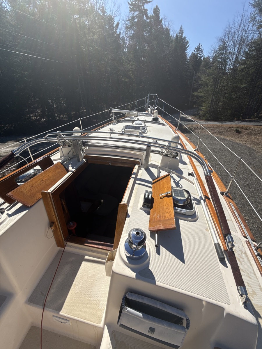 38' 1995 Island Packet 37