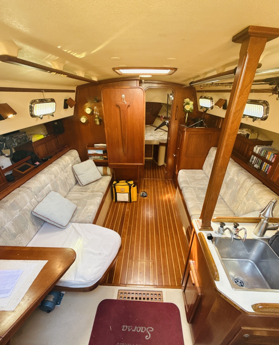 38' 1995 Island Packet 37