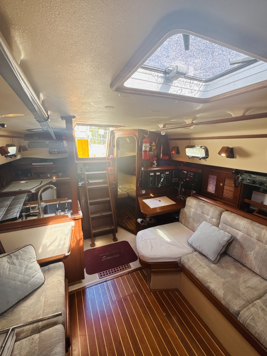 38' 1995 Island Packet 37