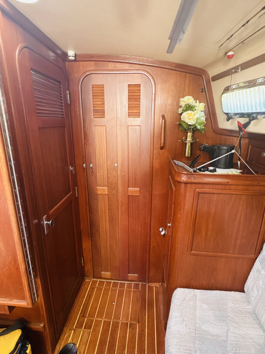 38' 1995 Island Packet 37