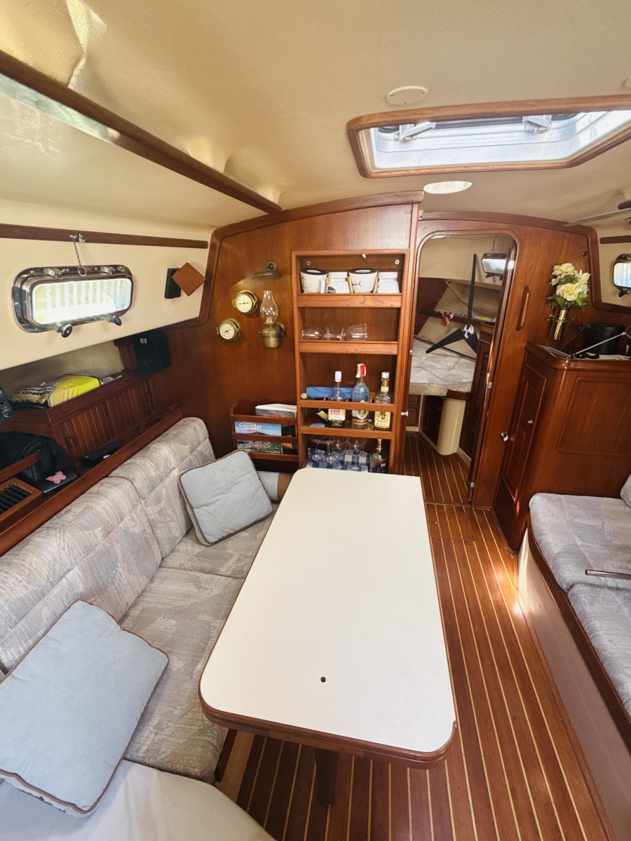 38' 1995 Island Packet 37