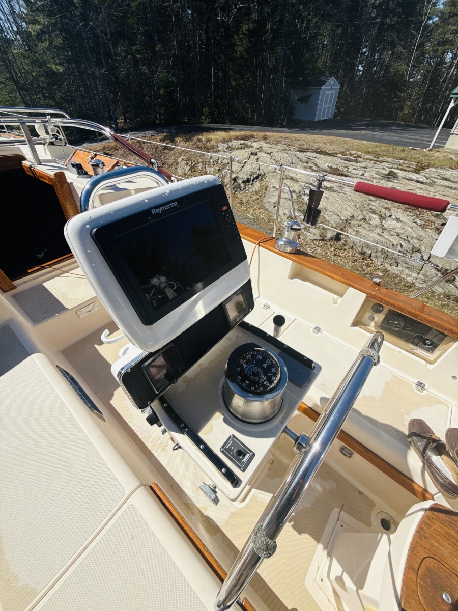 38' 1995 Island Packet 37