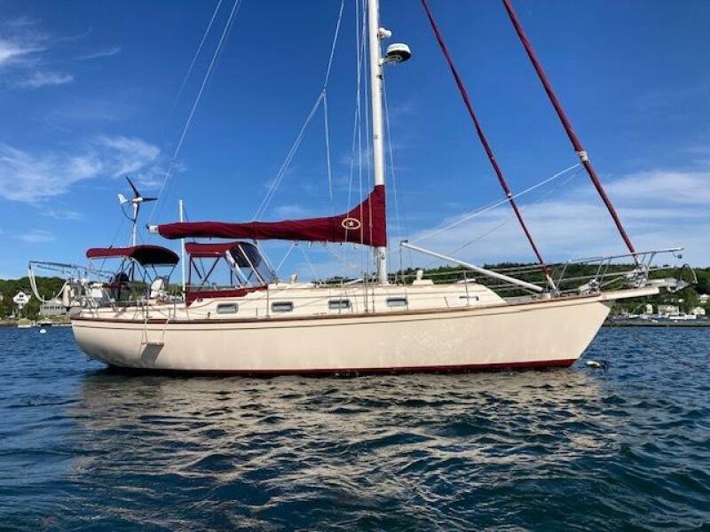 38' 1995 Island Packet 37