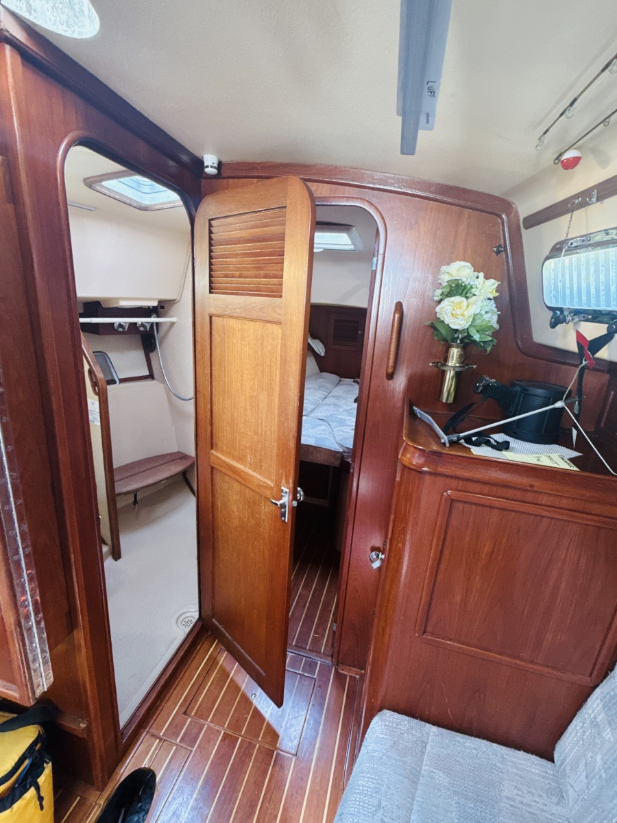 38' 1995 Island Packet 37