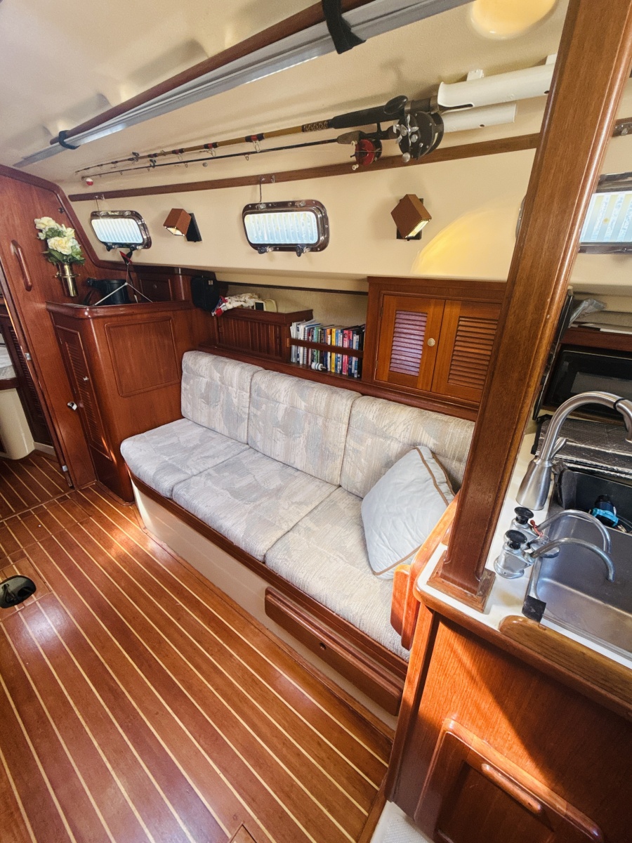38' 1995 Island Packet 37