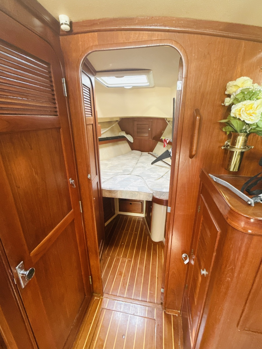 38' 1995 Island Packet 37