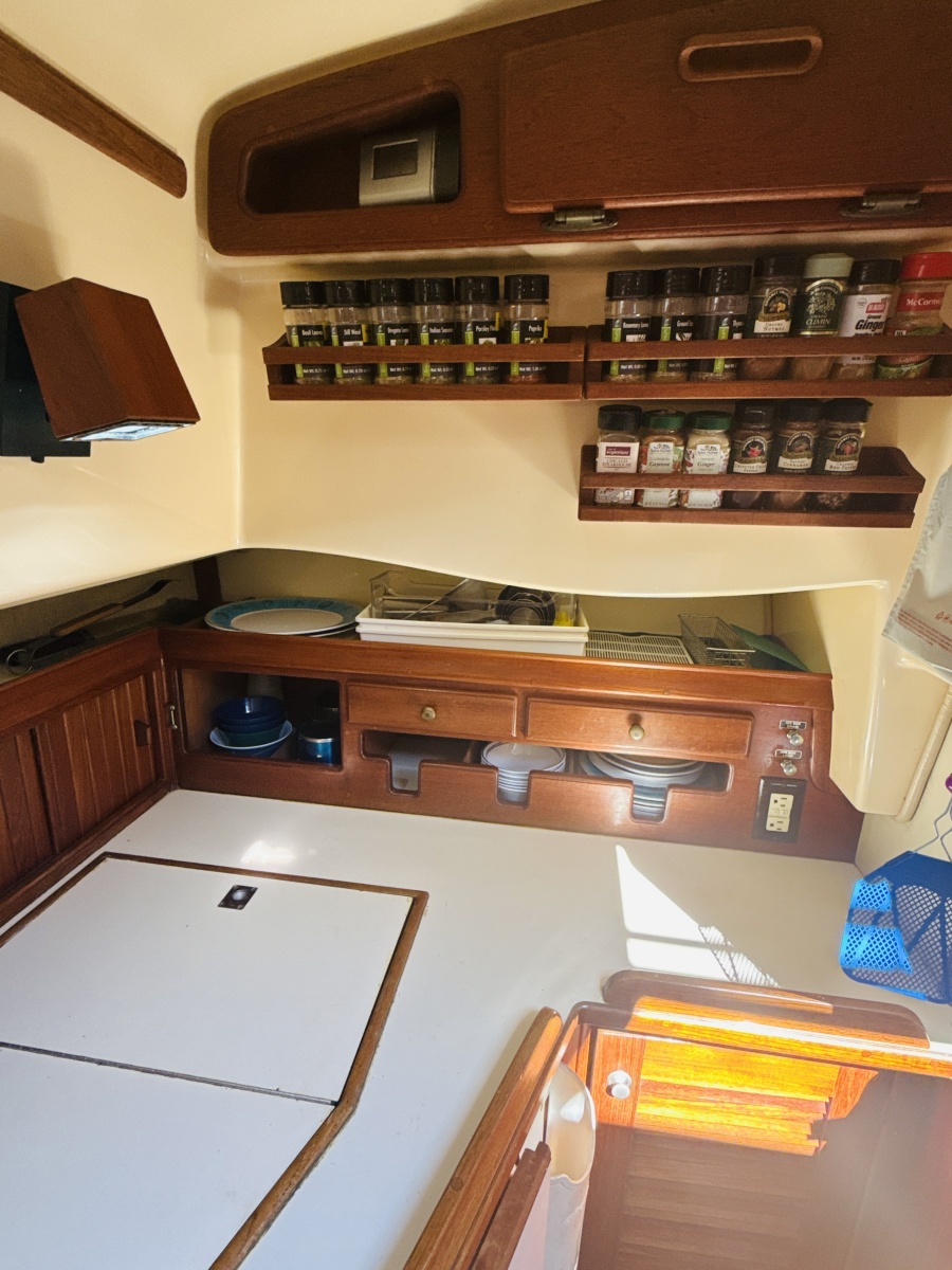 38' 1995 Island Packet 37