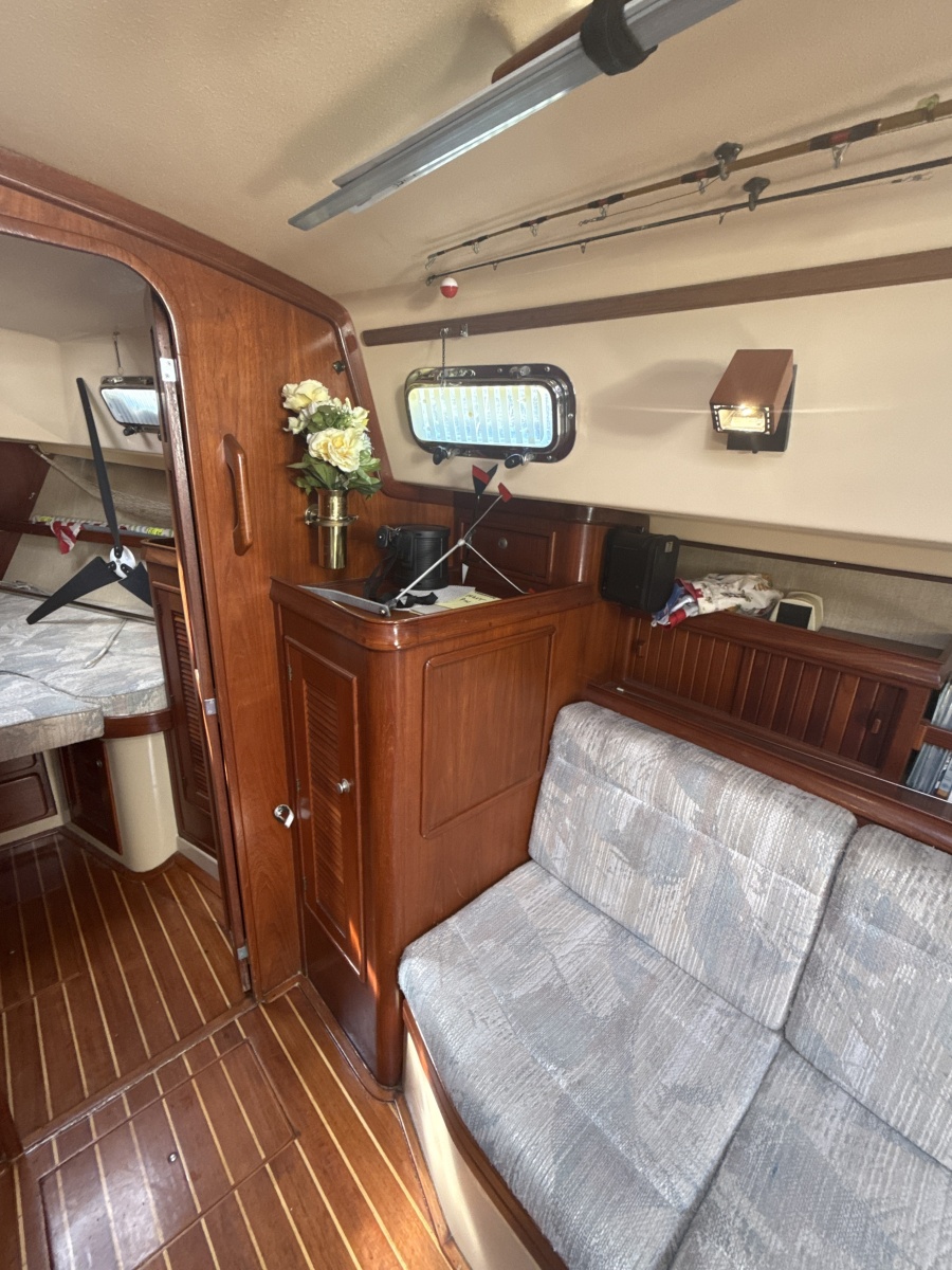 38' 1995 Island Packet 37