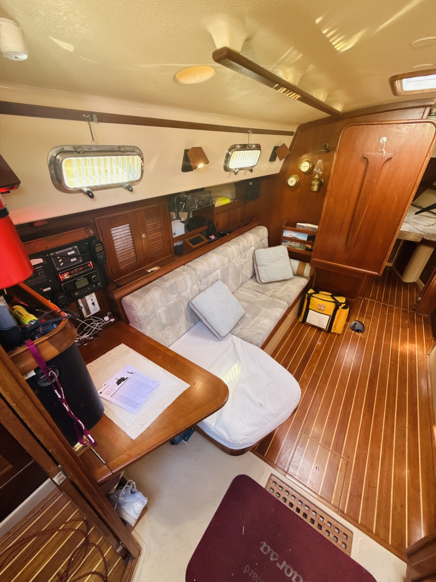 38' 1995 Island Packet 37