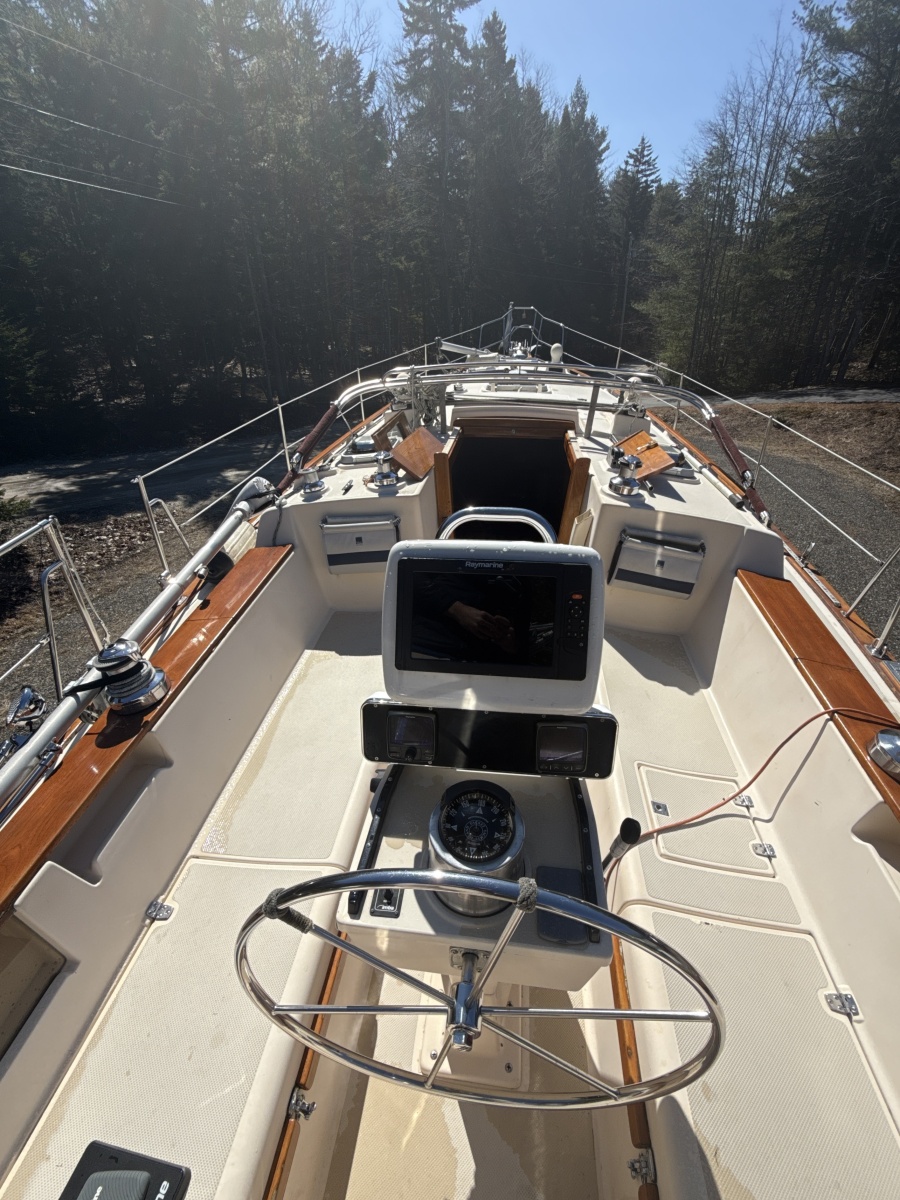 38' 1995 Island Packet 37