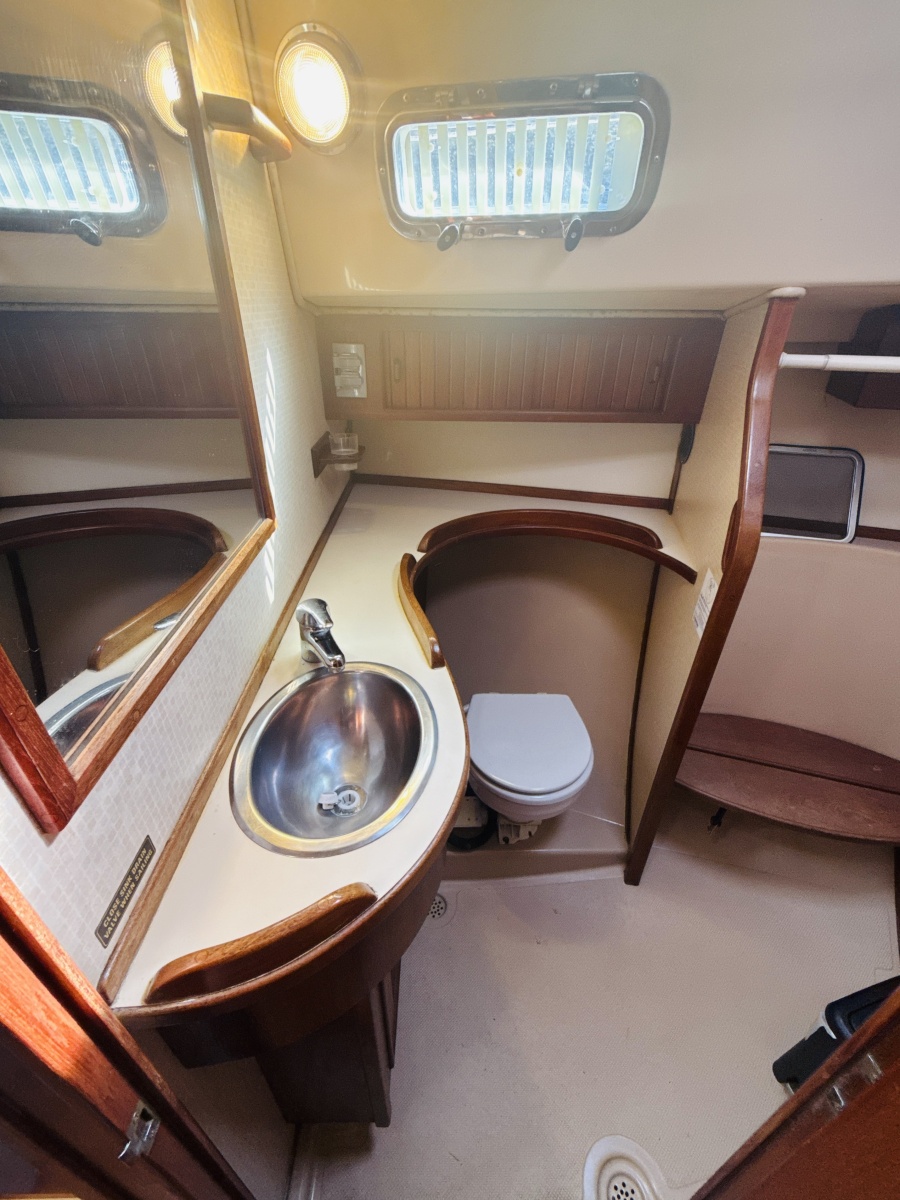 38' 1995 Island Packet 37