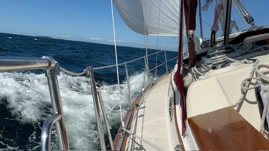 38' 1995 Island Packet 37