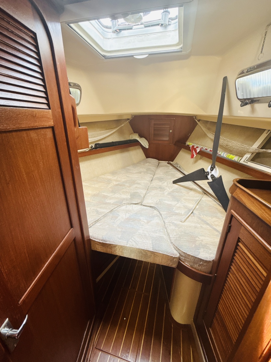 38' 1995 Island Packet 37