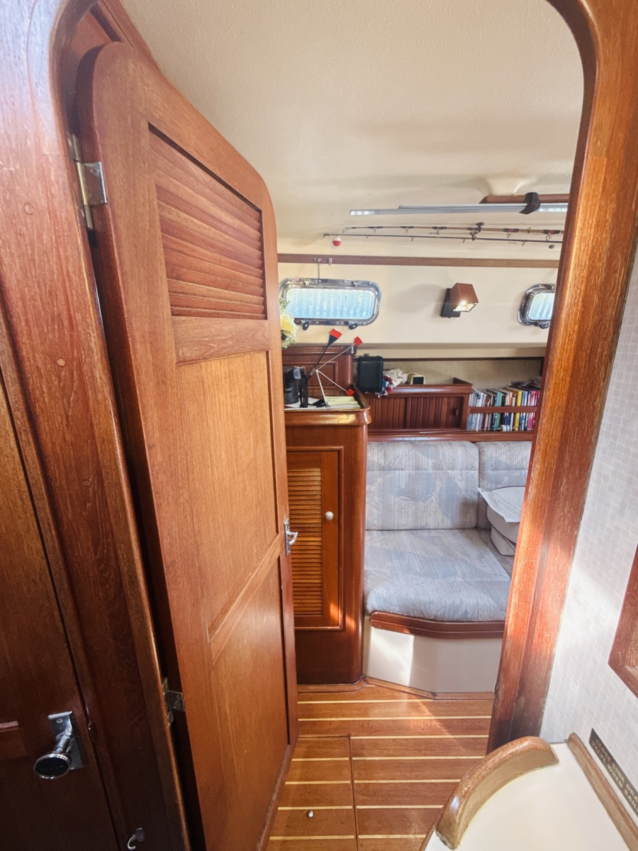 38' 1995 Island Packet 37