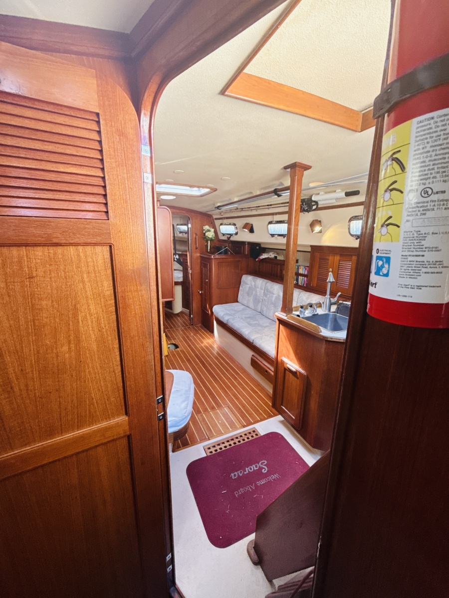 38' 1995 Island Packet 37