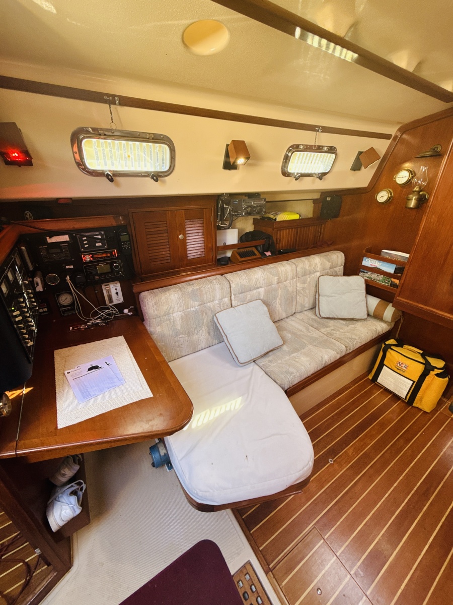 38' 1995 Island Packet 37