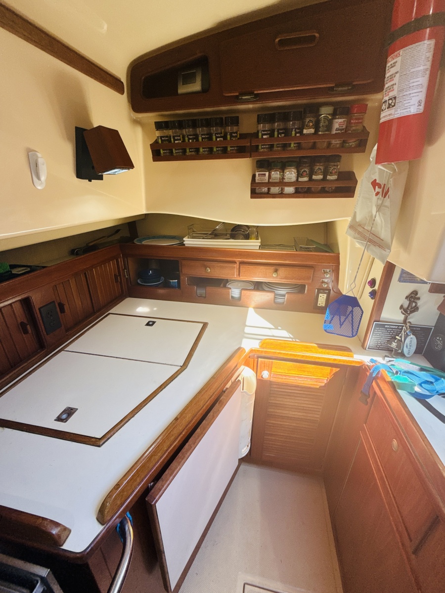 38' 1995 Island Packet 37