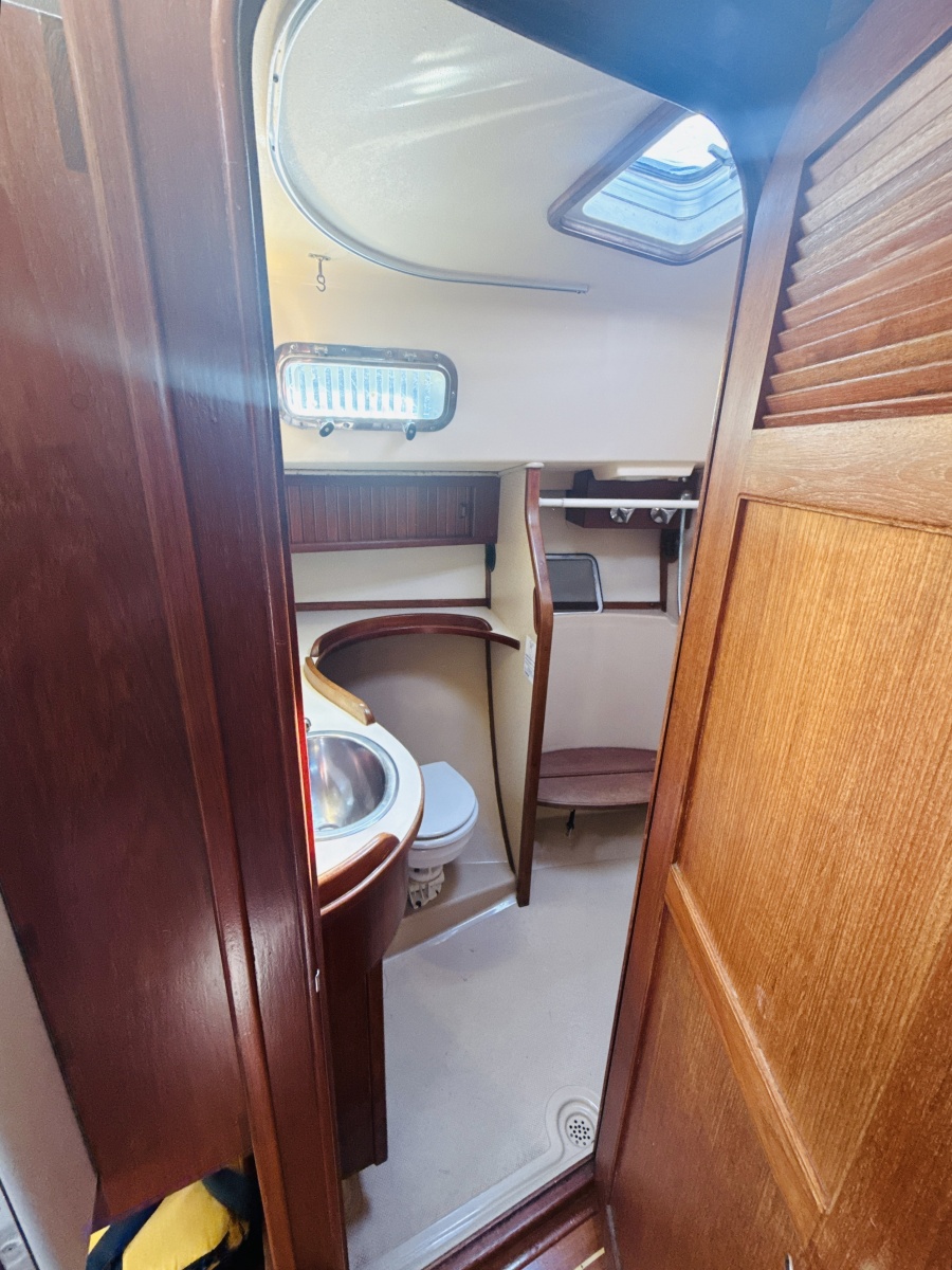 38' 1995 Island Packet 37
