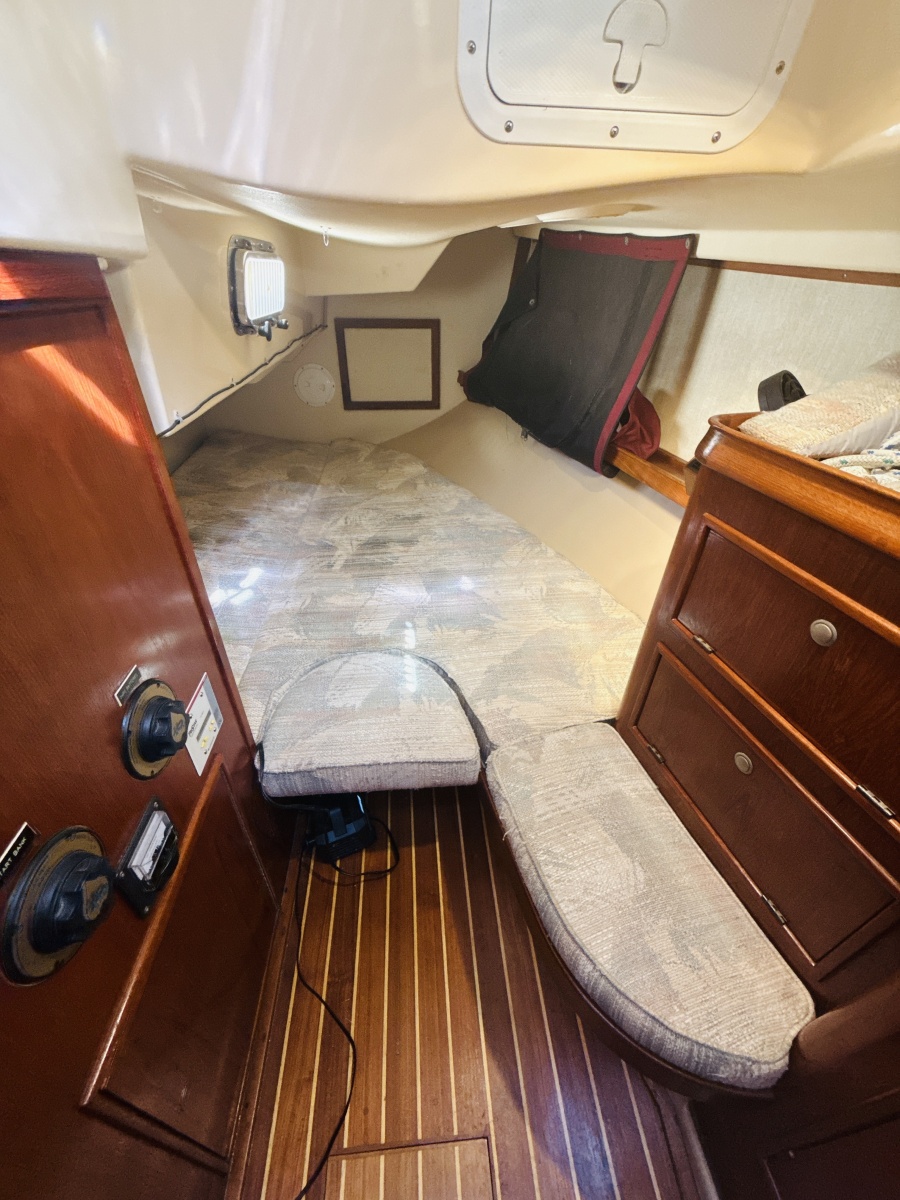 38' 1995 Island Packet 37