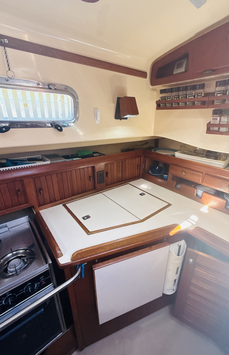 38' 1995 Island Packet 37