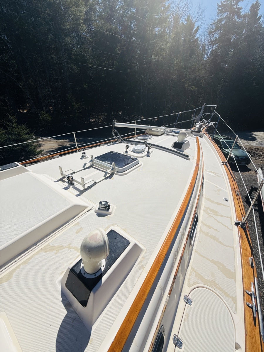 38' 1995 Island Packet 37
