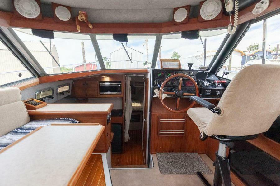 32' 1987 Bayliner 3270 Motoryacht