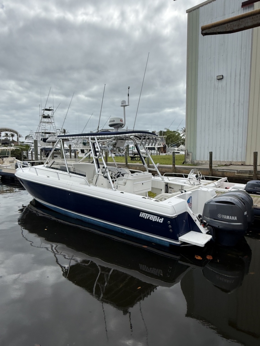 31' 2003 Intrepid 310