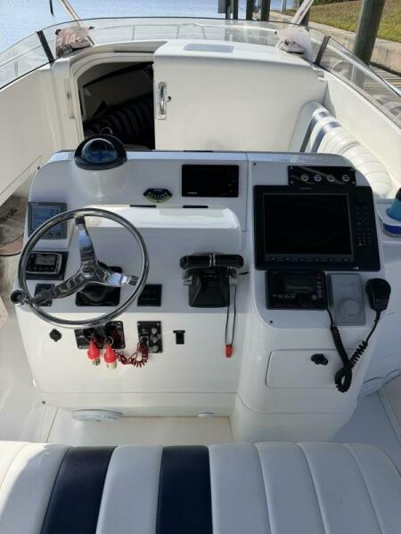 31' 2003 Intrepid 310