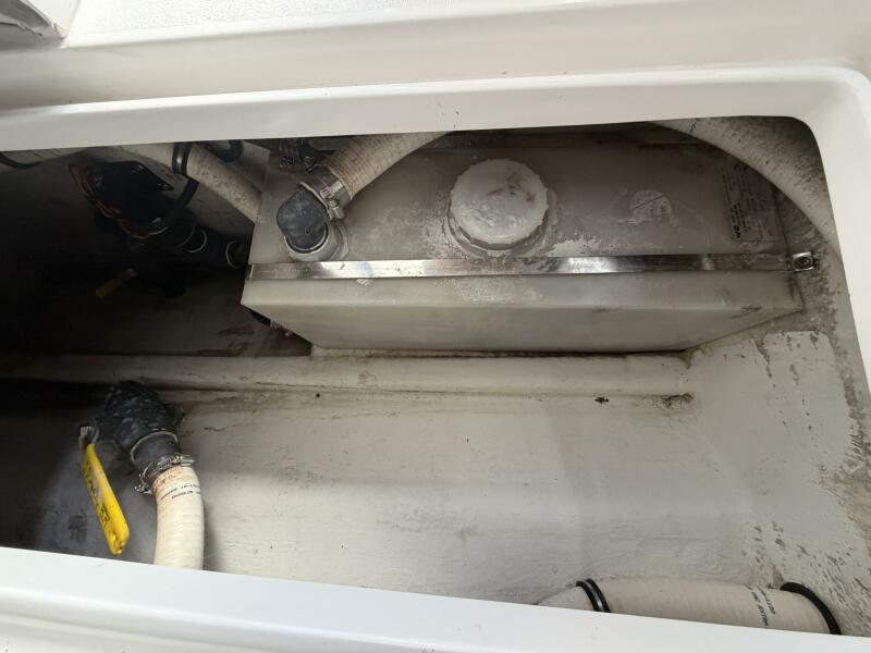 31' 2003 Intrepid 310