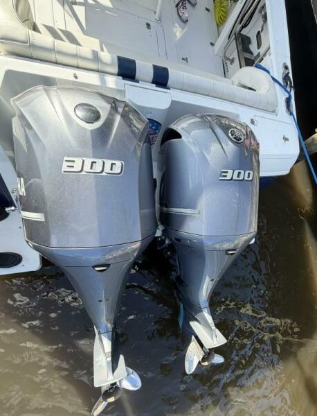 31' 2003 Intrepid 310