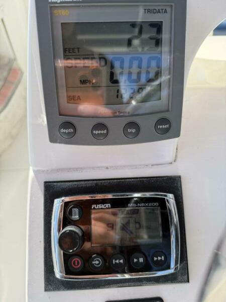 31' 2003 Intrepid 310