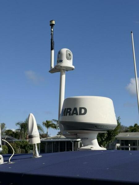 31' 2003 Intrepid 310