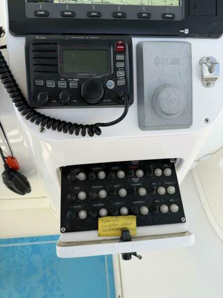 31' 2003 Intrepid 310